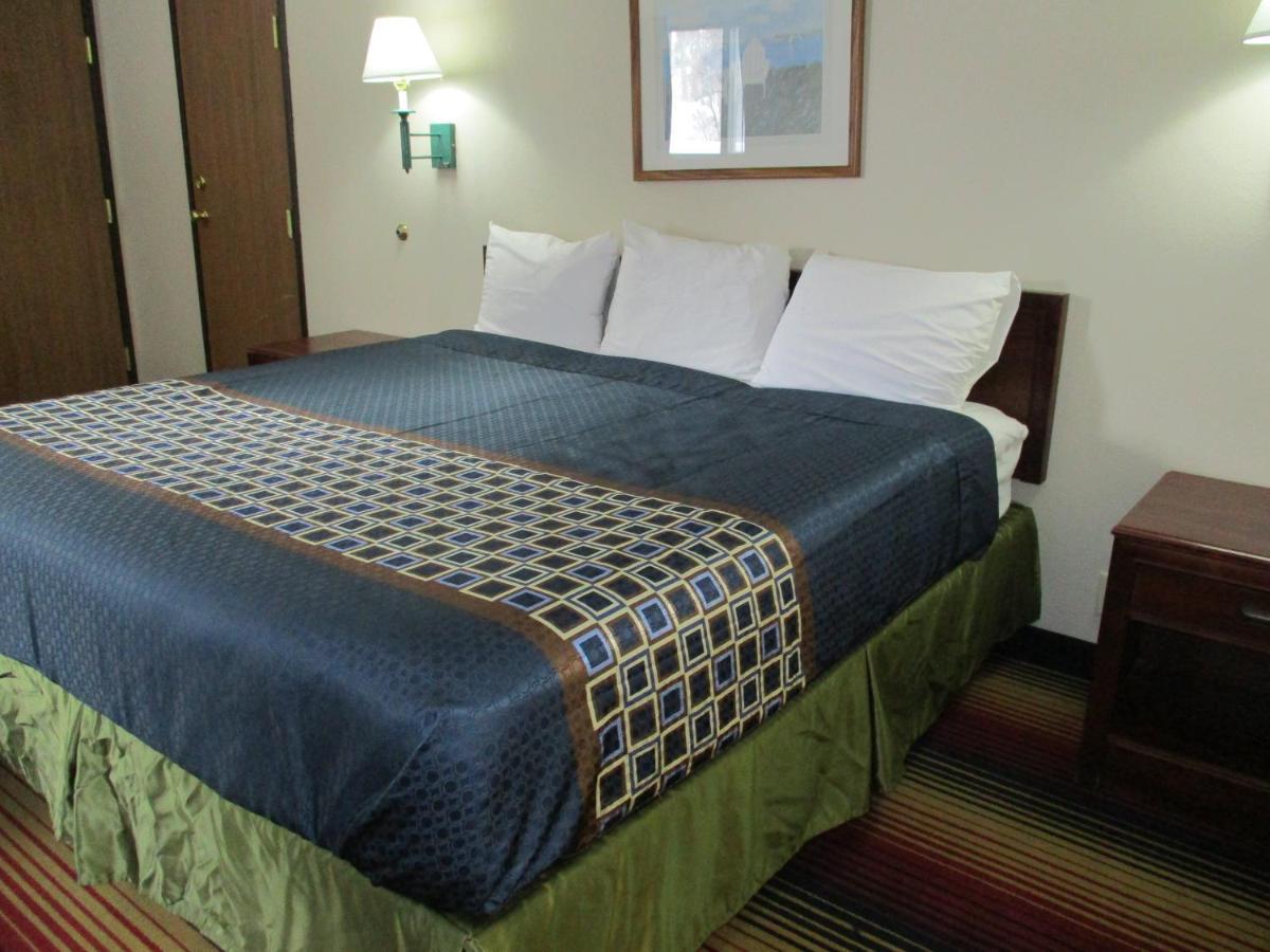 Travelodge By Wyndham Spirit Lake/Okoboji Exterior photo