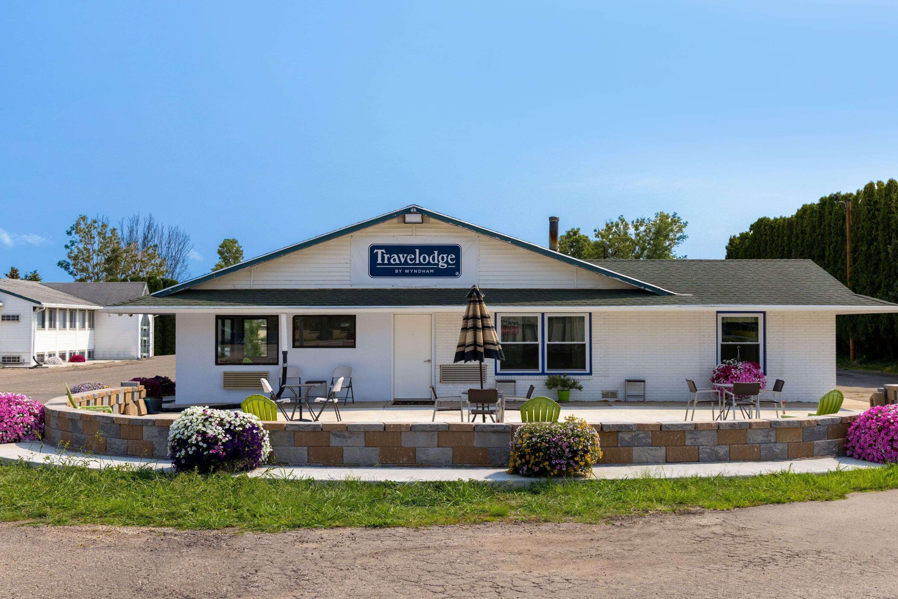 Travelodge By Wyndham Spirit Lake/Okoboji Exterior photo