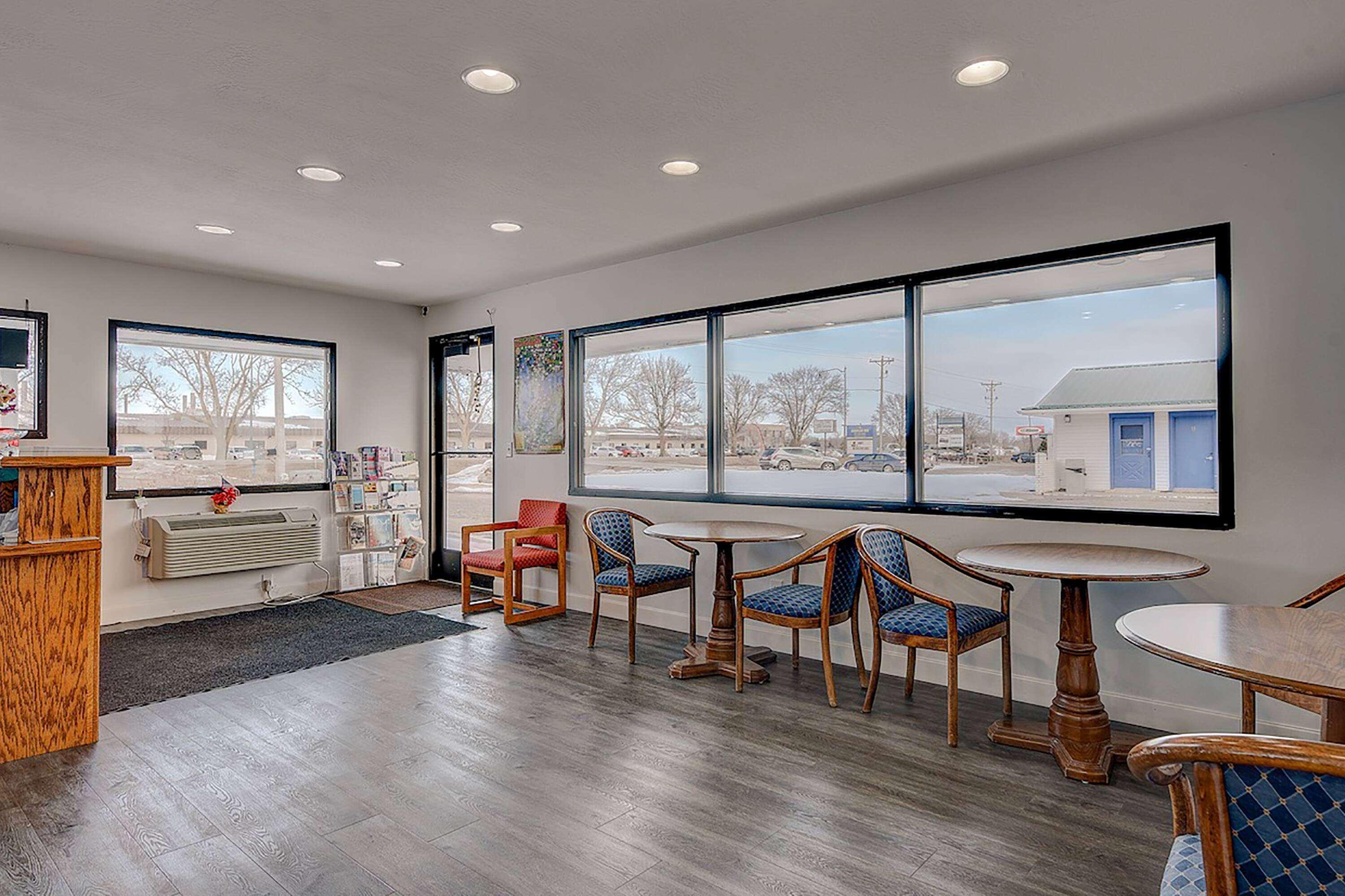 Travelodge By Wyndham Spirit Lake/Okoboji Exterior photo